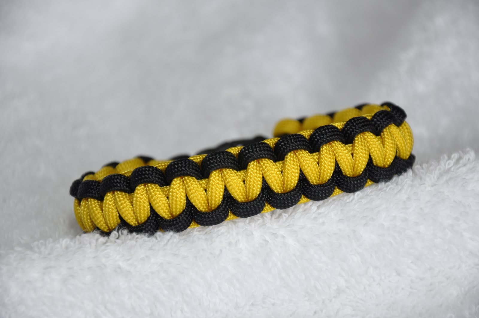Paracord Designs: Survival Bracelets Color Ideas