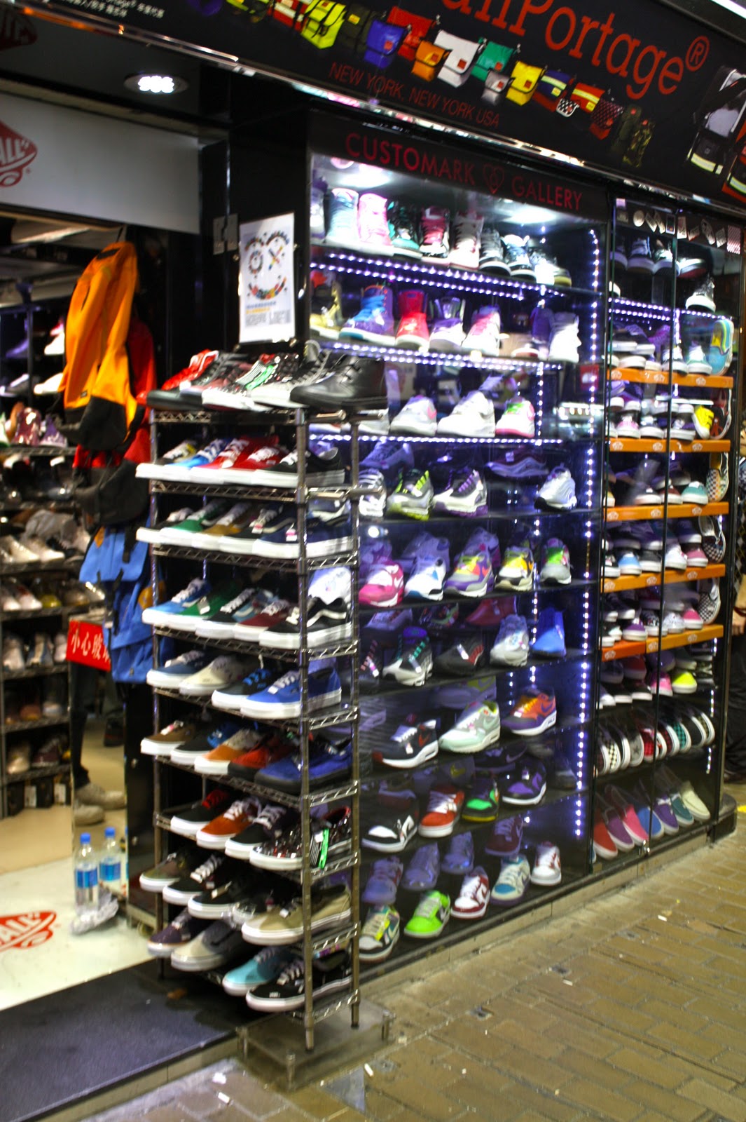 as swift as an arrow random niceness // Fa Yuen Street as swift as an arrow random niceness // Fa Yuen Street