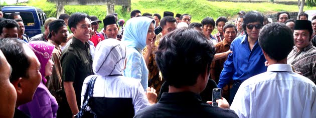 Selalu Mesra dan Kompak, Ikang Fawzi dan Marissa Haque dalam Pilkada Lampung Selatan 2010