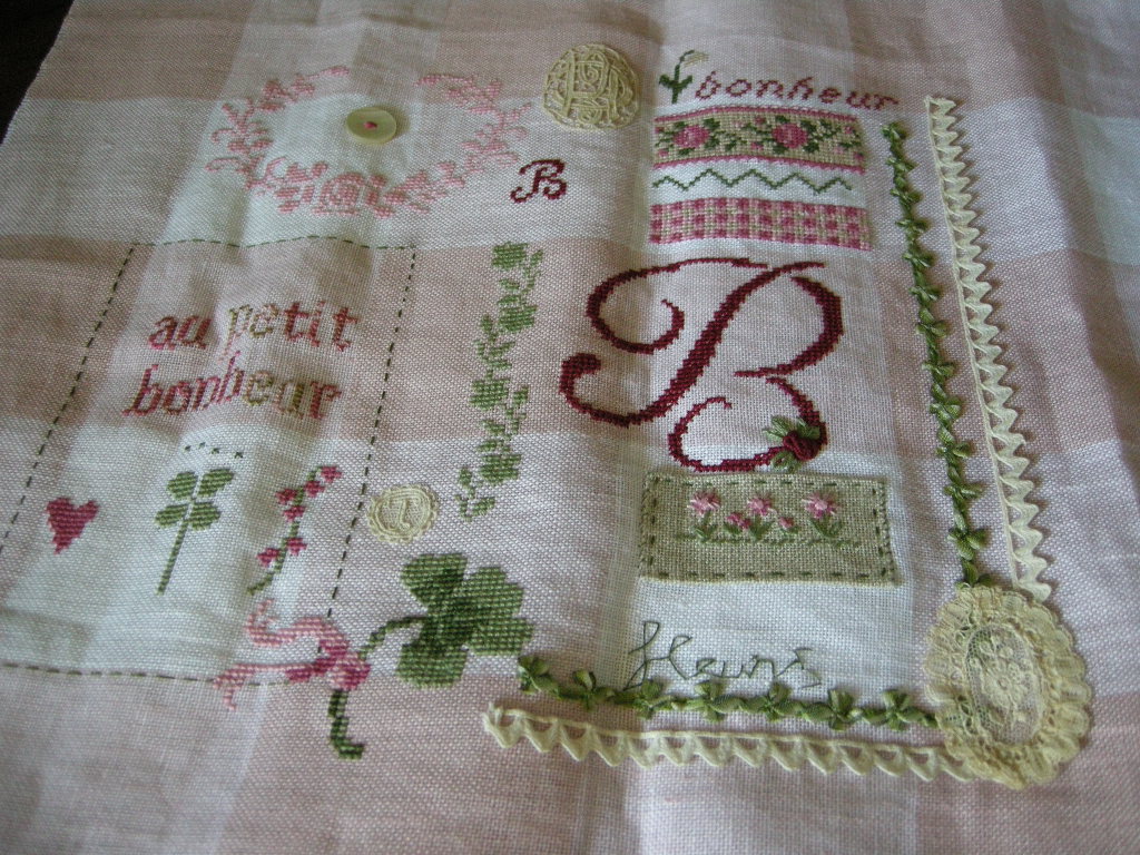 [cuscino+rosa1.JPG]