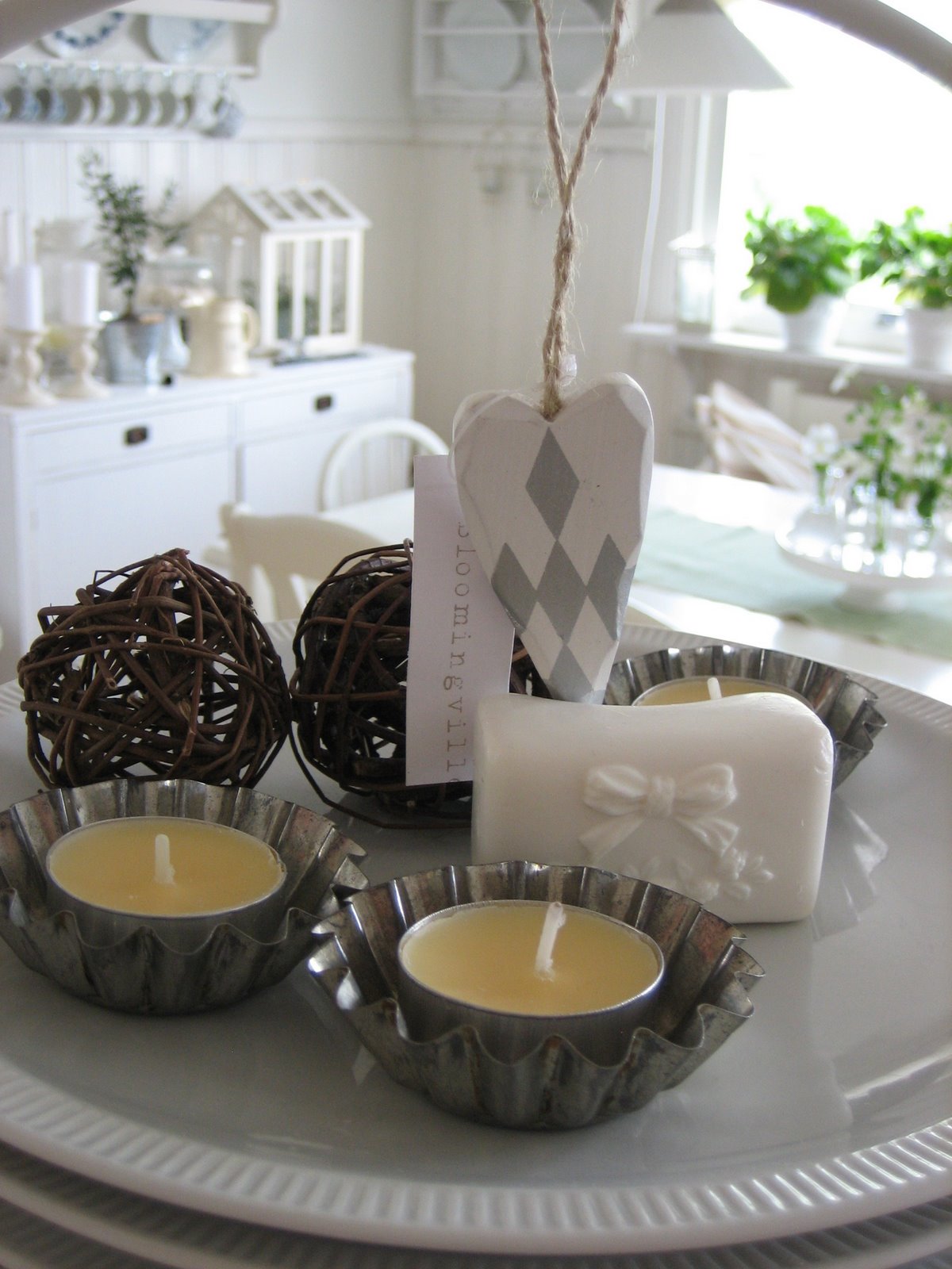 [balkongen..nymålat+hus+237.jpg]