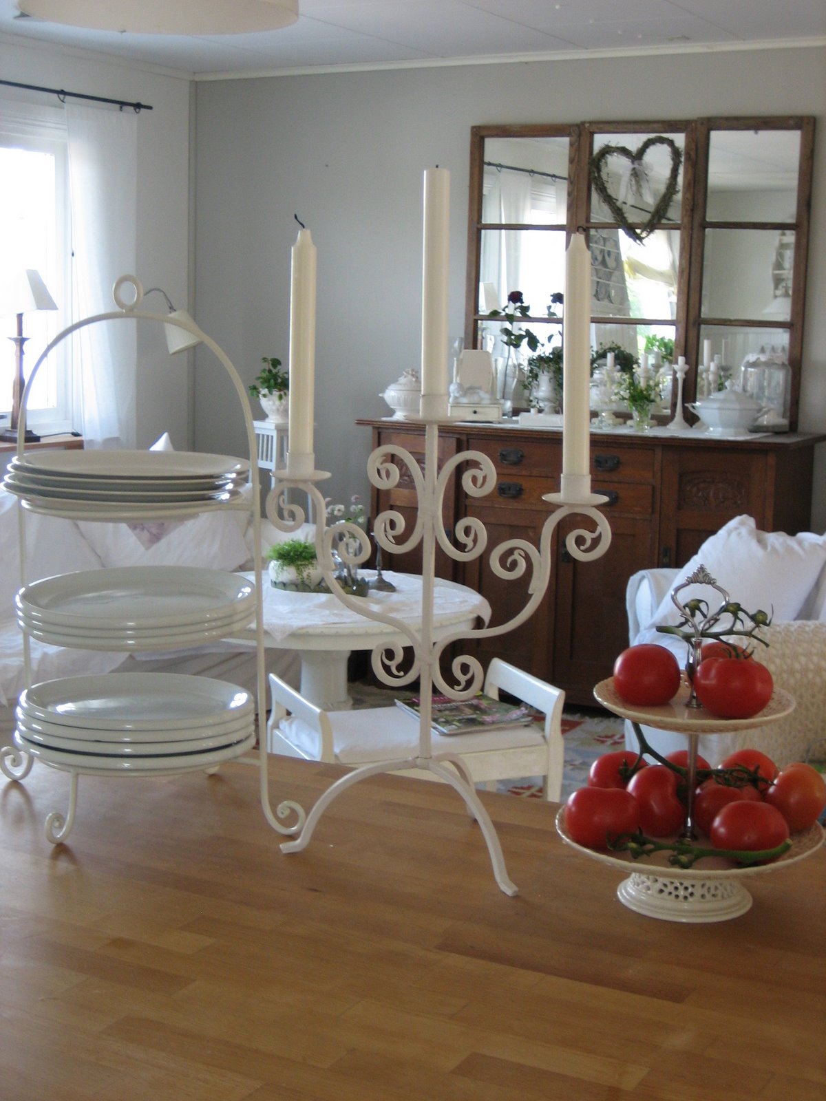 [balkongen..nymålat+hus+216.jpg]