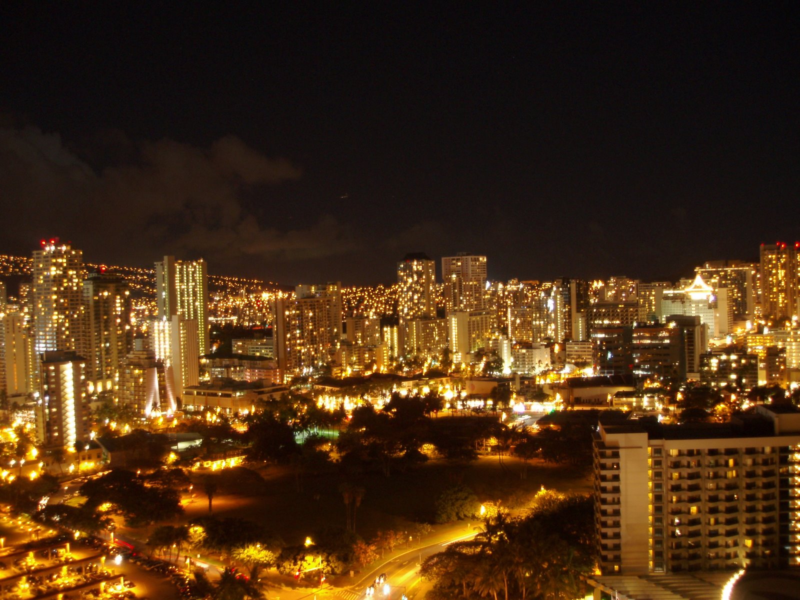 [Honolulu+at+night.JPG]