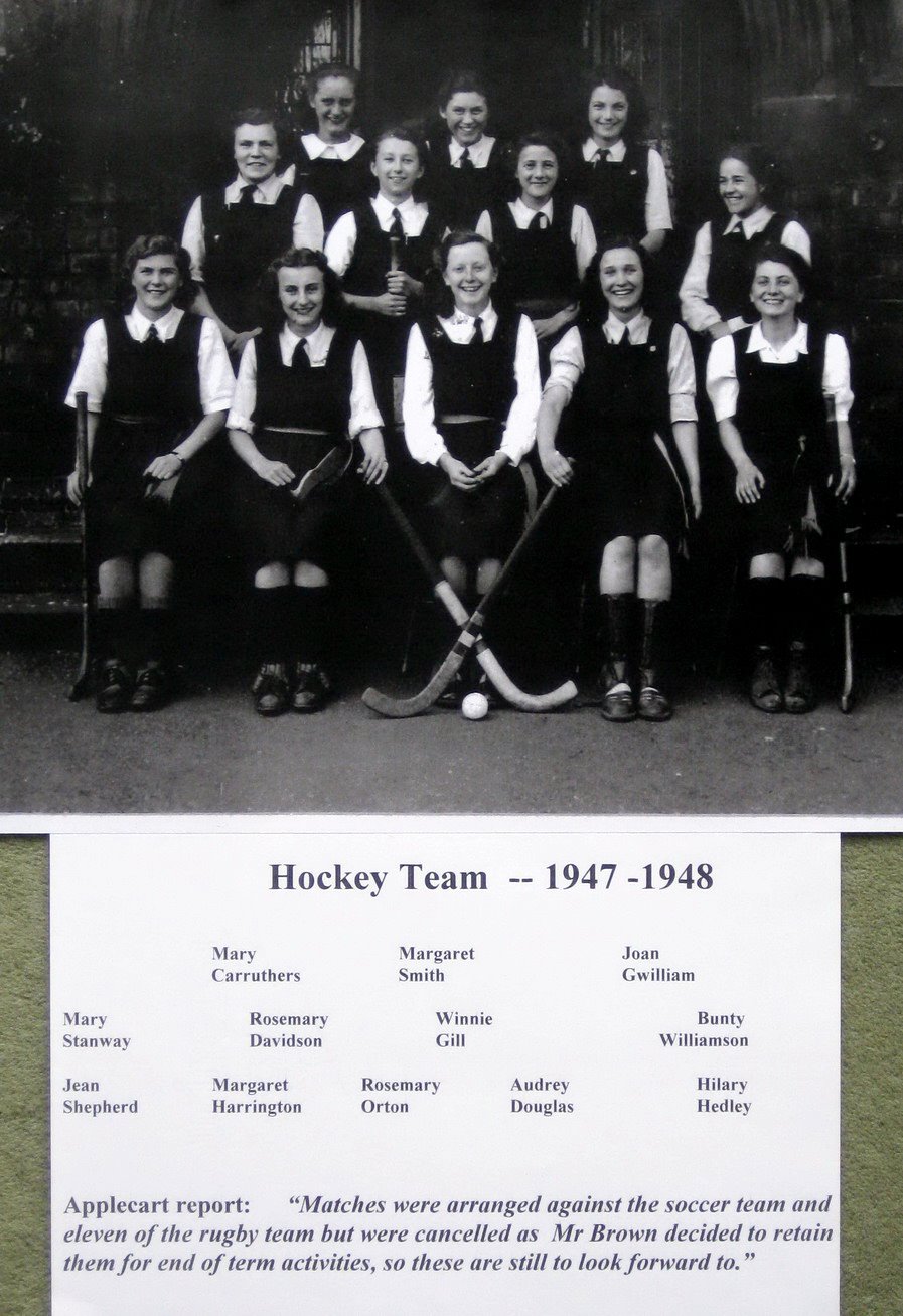 [Hockey+XI+'47-'48+resize.jpg]