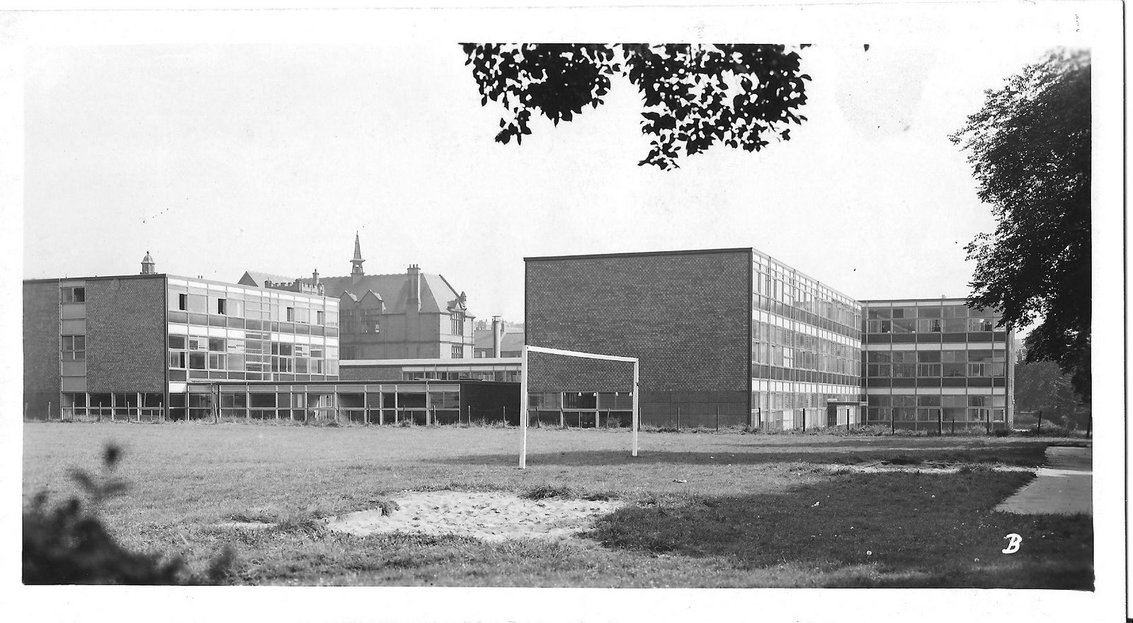 [the+new+and+old+school.jpg]