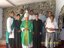 + Monseñor Luís y su clero venezolano.