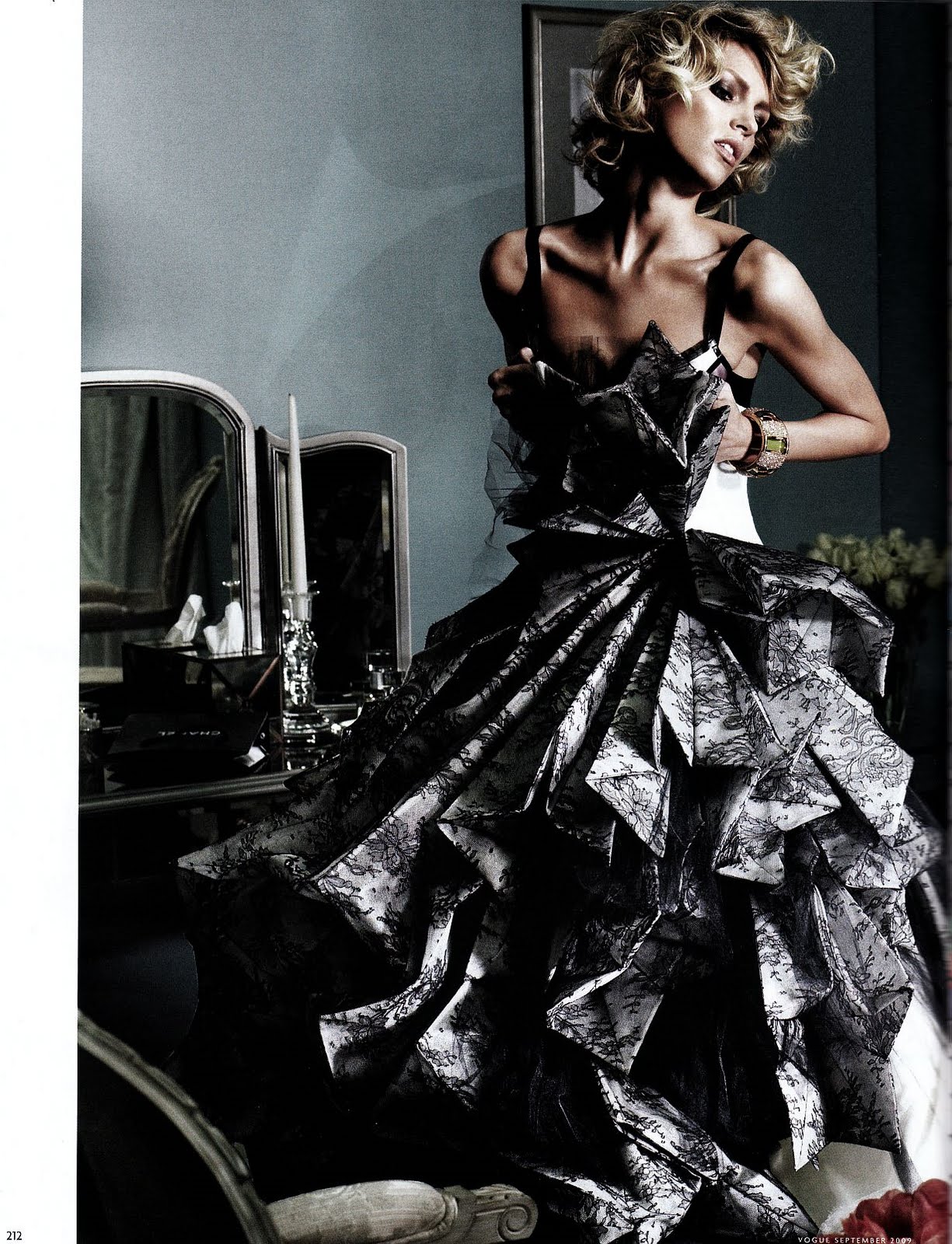 [Vogue+Germany+September+2009+Dress+to+thrill+Alexi+Lubomirski_1.jpg]