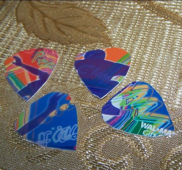CRAFTS AND CREATIONS WITH KMOM14 GUITAR PICK FROM OLD GIFT CARD