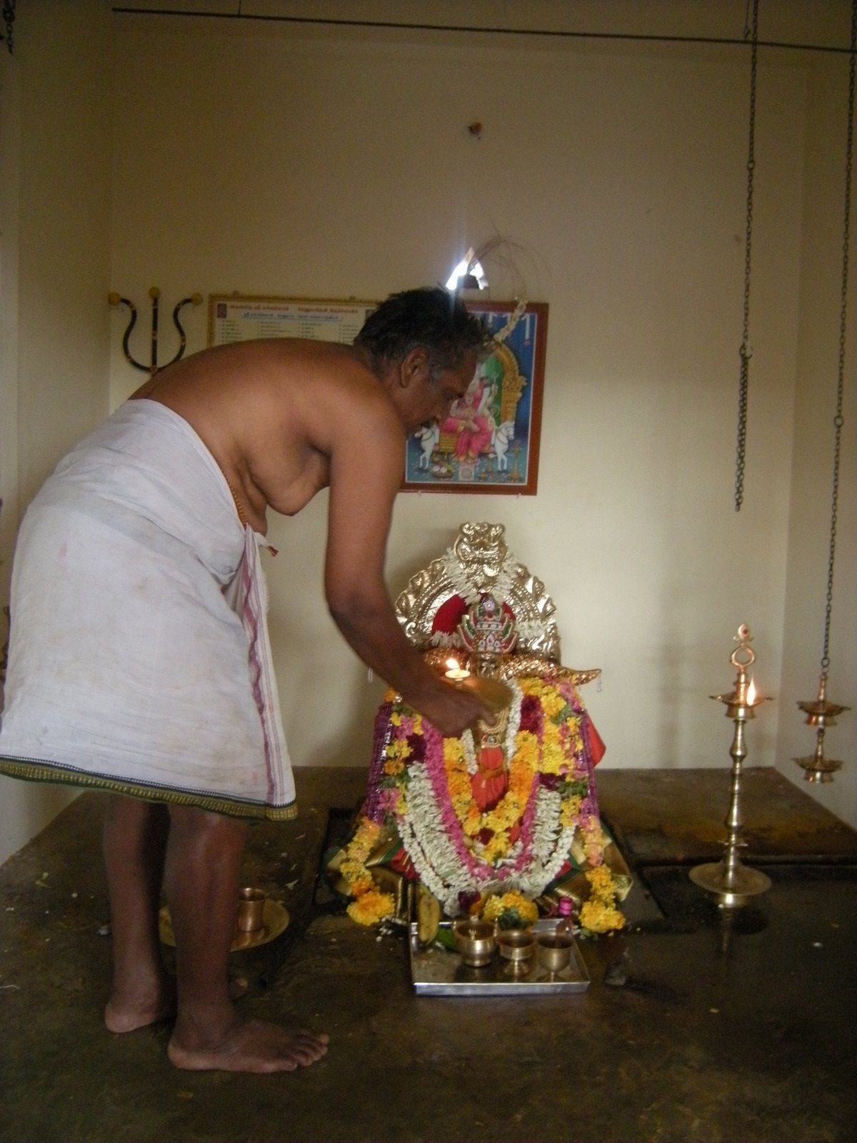 [Gopalsami+at+Renikadevi+temple+Sithurajapuram+23-2-09+(2).jpg]