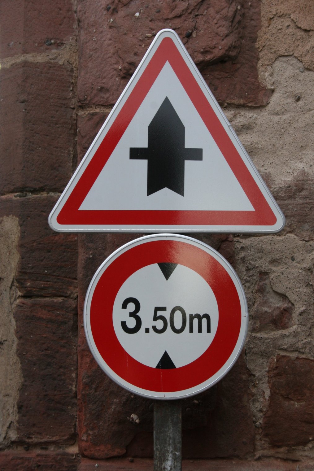 Frenchformation: "What's in a (French) sign?"