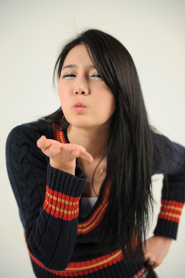 [Han-Ga-Eun-Sweater-School-Girl-03.jpg]