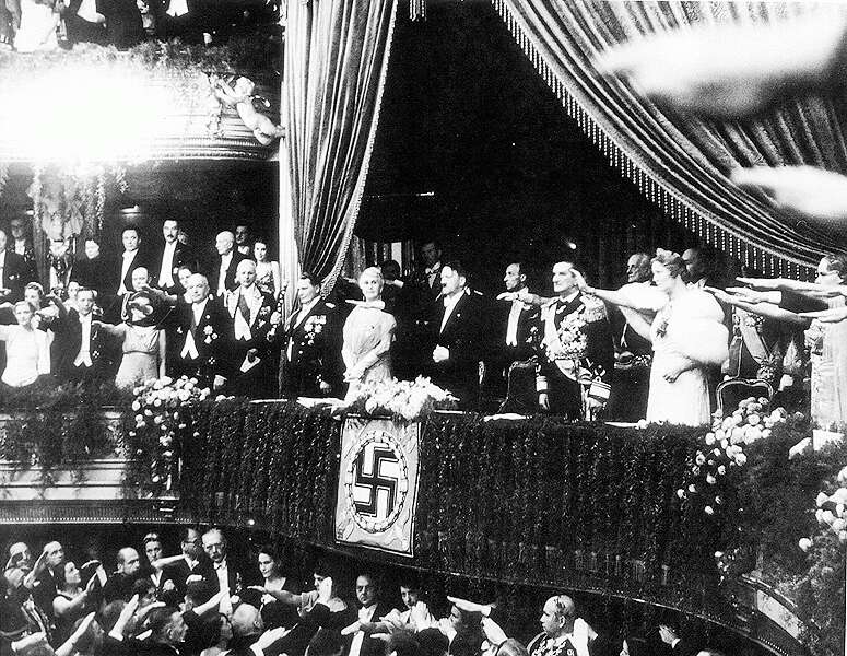 [Hor.es+Hitl+az+Operaban1938.jpg]