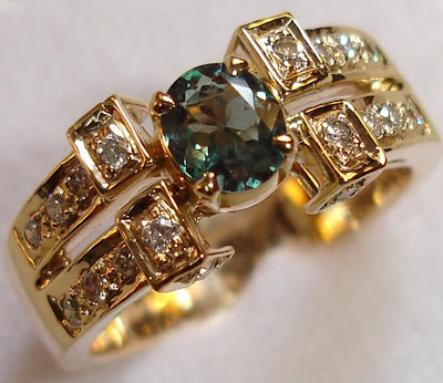 http://1.bp.blogspot.com/_EBkPS5il3sc/TAOonH7PtxI/AAAAAAAAAEQ/cYLYhE37_O8/s1600/Natural_Alexandrite_Diamonds_Gold_Jewellery.jpg