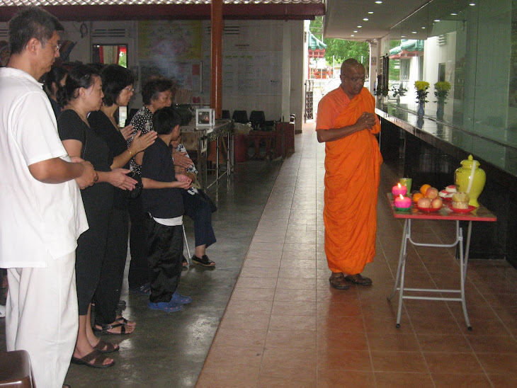 Installation of Mr George Pang's urn into the SKE Columbarium