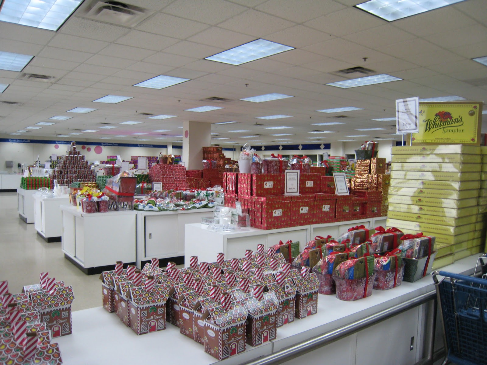 >Corsicana Russell Stover Factory and Store Eat More Chocolate Eat