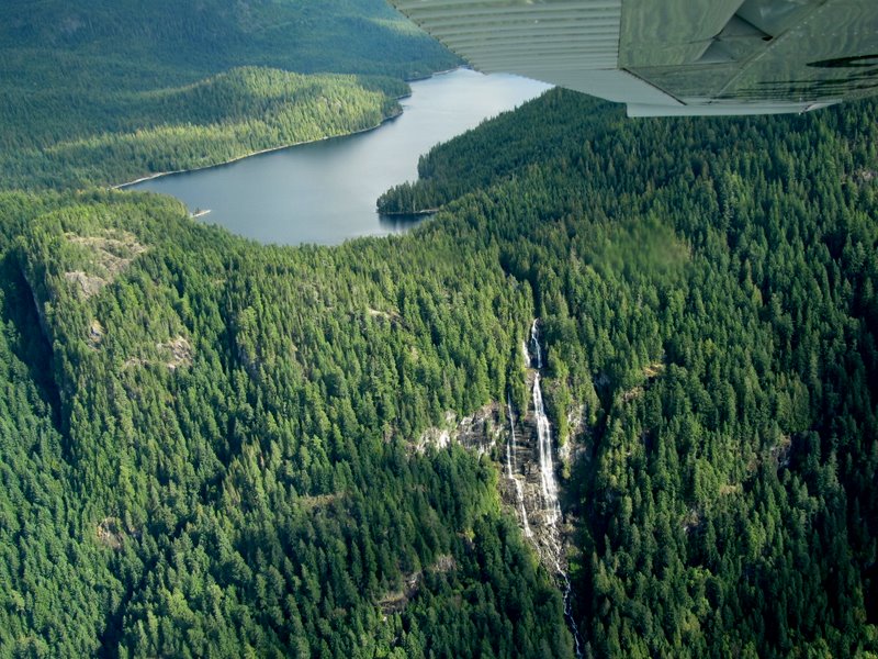 [FLY+-+waterfall.JPG]