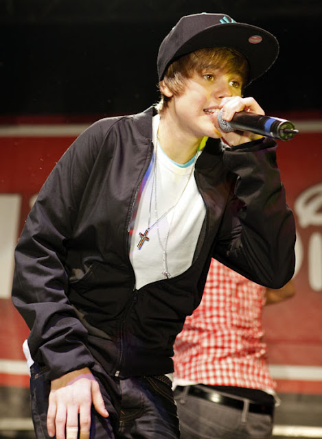 cute justin bieber pics 2011. justin bieber cute pics 2011. cute justin bieber pics 2011.