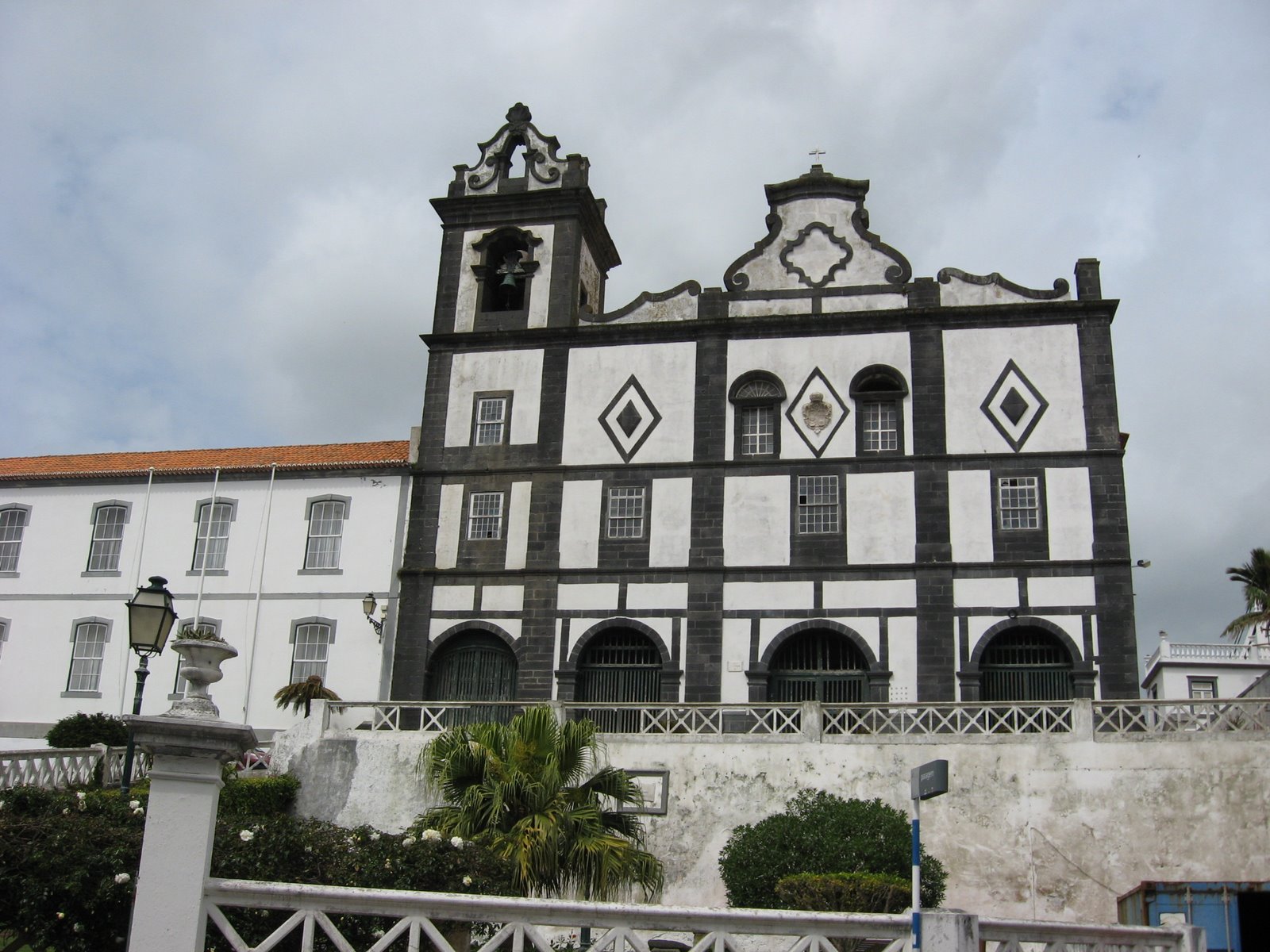 [biblioteca_0269.JPG]