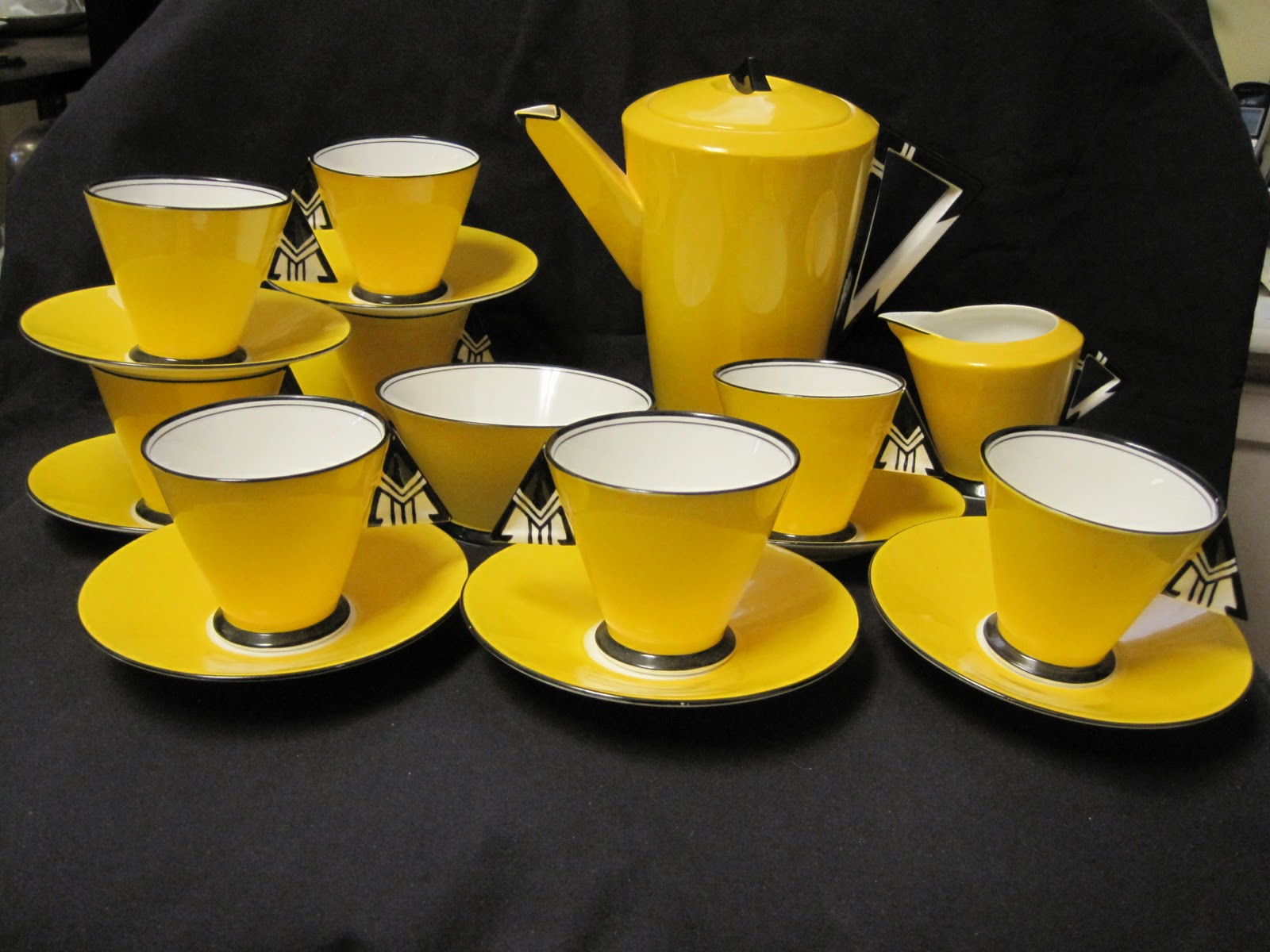 LeClaire Antique and Appraisals, LeClaire, Iowa Shelley Pottery