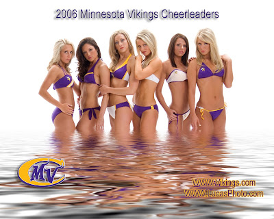 Cheerleaders Calendar on Minnesota Vikings Cheerleaders     Swimsuit Calendar  Pics   Photos