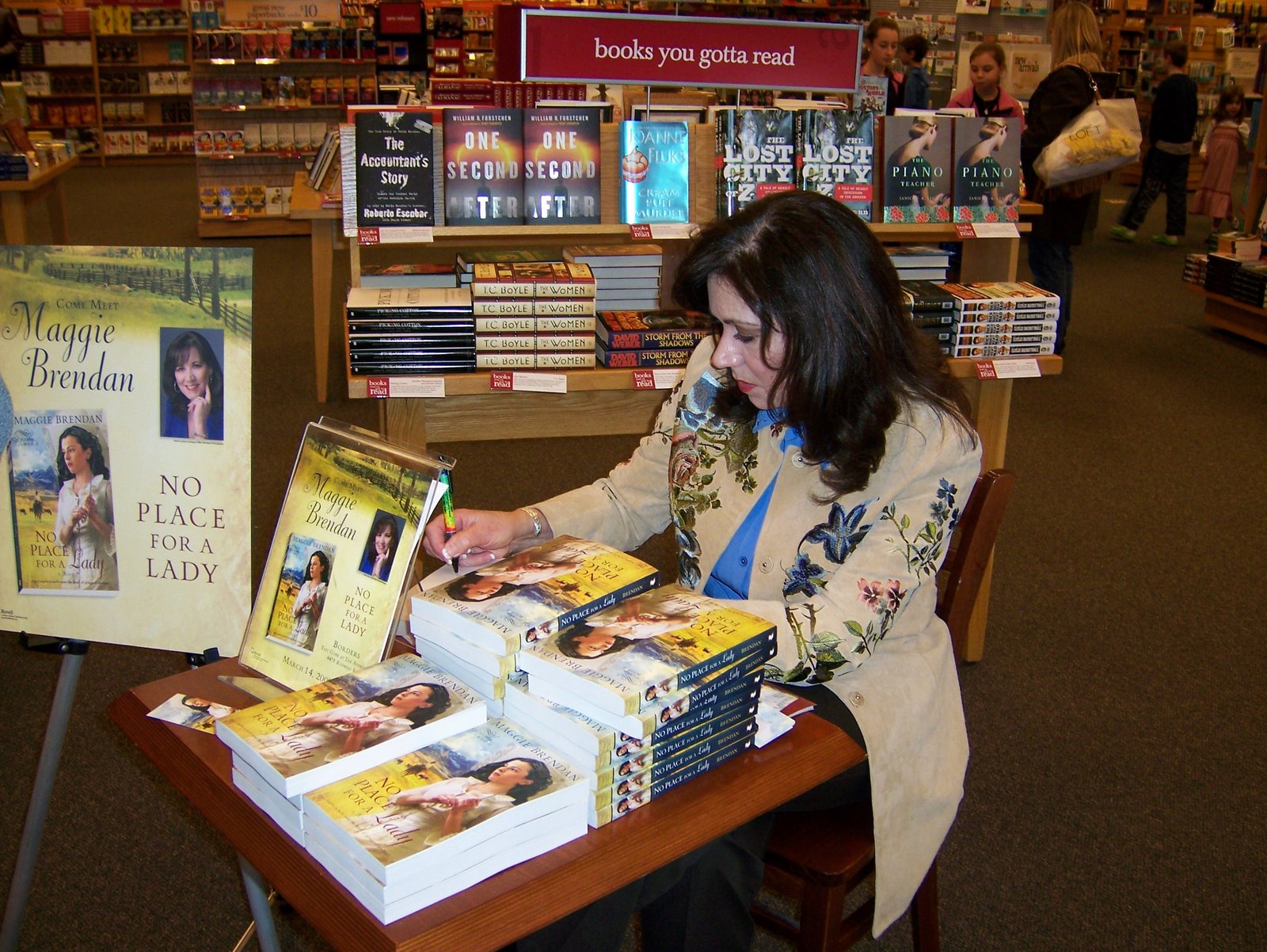 [BORDERS+BOOK+SIGNING+31409+003.JPG]
