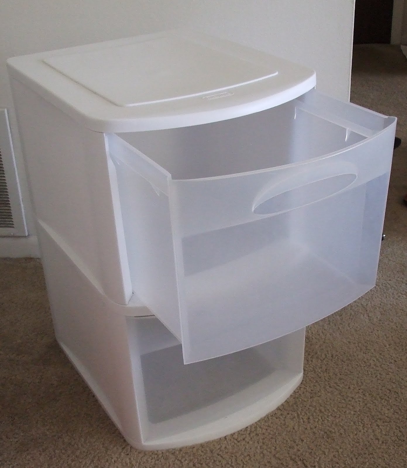 Moving Out Sale.......... CALL 734.883.6961 Large Sterilite Plastic