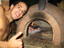 Pizza no forno a lenha