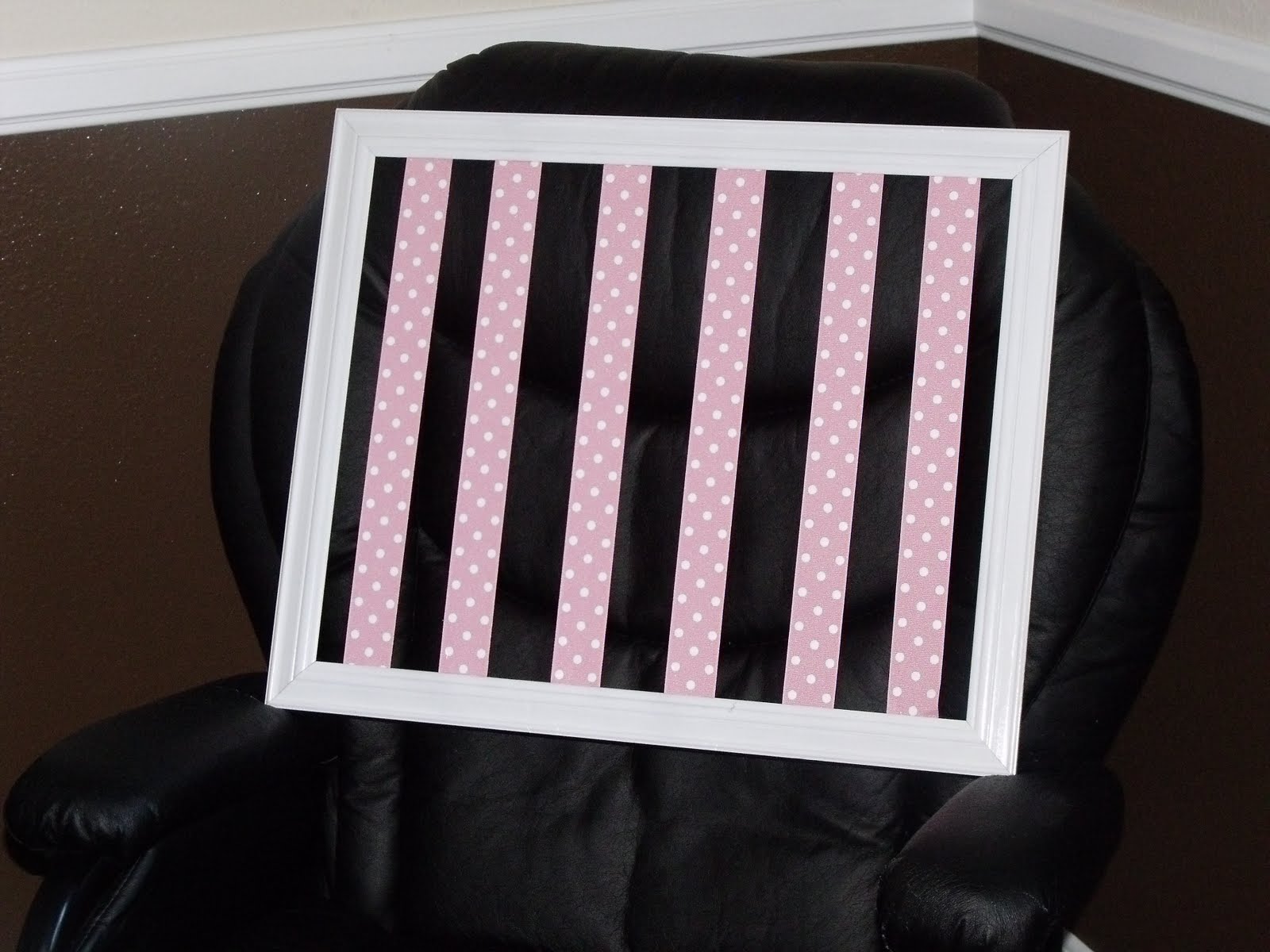 Crafty Bug Picture frame clip holder