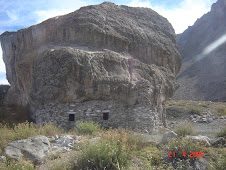 Na Subida dos Andes, Rumo ao Vale Nevado, Encontramos uma Casa de Pedra!!!