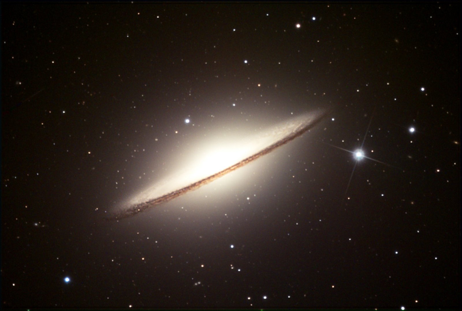 [M104-NGC+4594-Galaktyka+Sombrero.jpg]