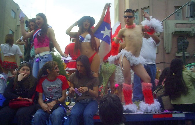 Chilenos van a universidades argentinas Chile_protesta_gay_lesb_ocupa_00.jpg