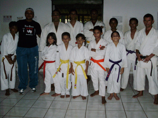 Alunos de Karate em exame de faixa