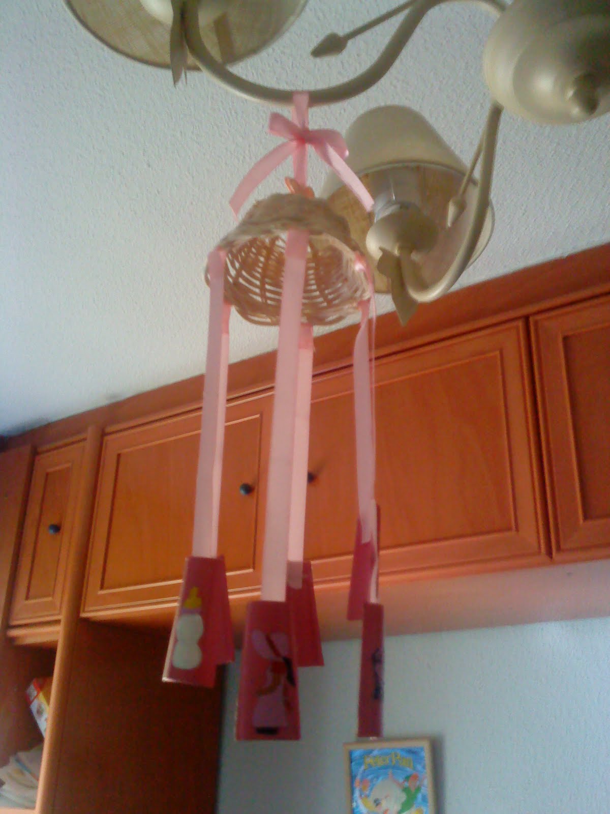 Tejas perforadas: Colgadores infantiles y de puertas.