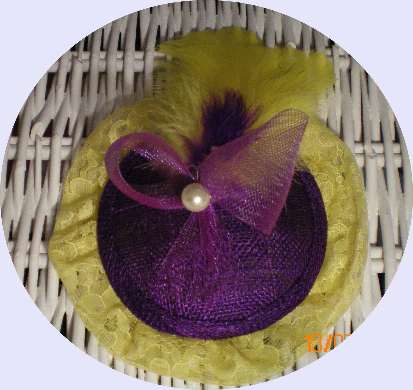 Tocado Morado y Amarillo El Tocado de la Reina