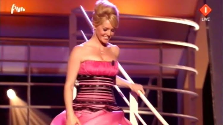 Just-Jared-dutchbabe: Chantal Janzen Backstage bij Petticoat @ Dutch Babes