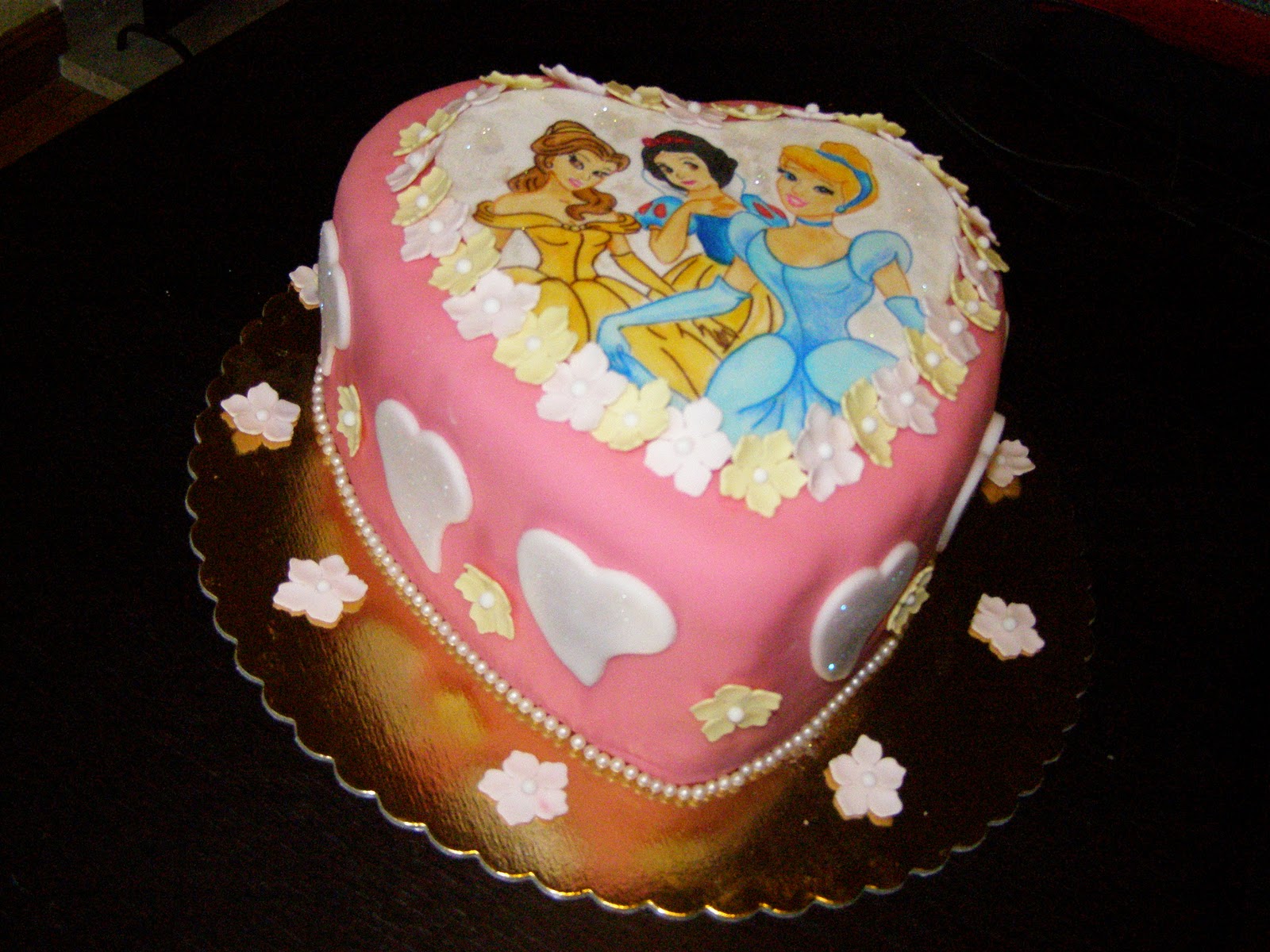 Los Naranjos - Arte y Gastronomía: Tarta de Fondant Princesas