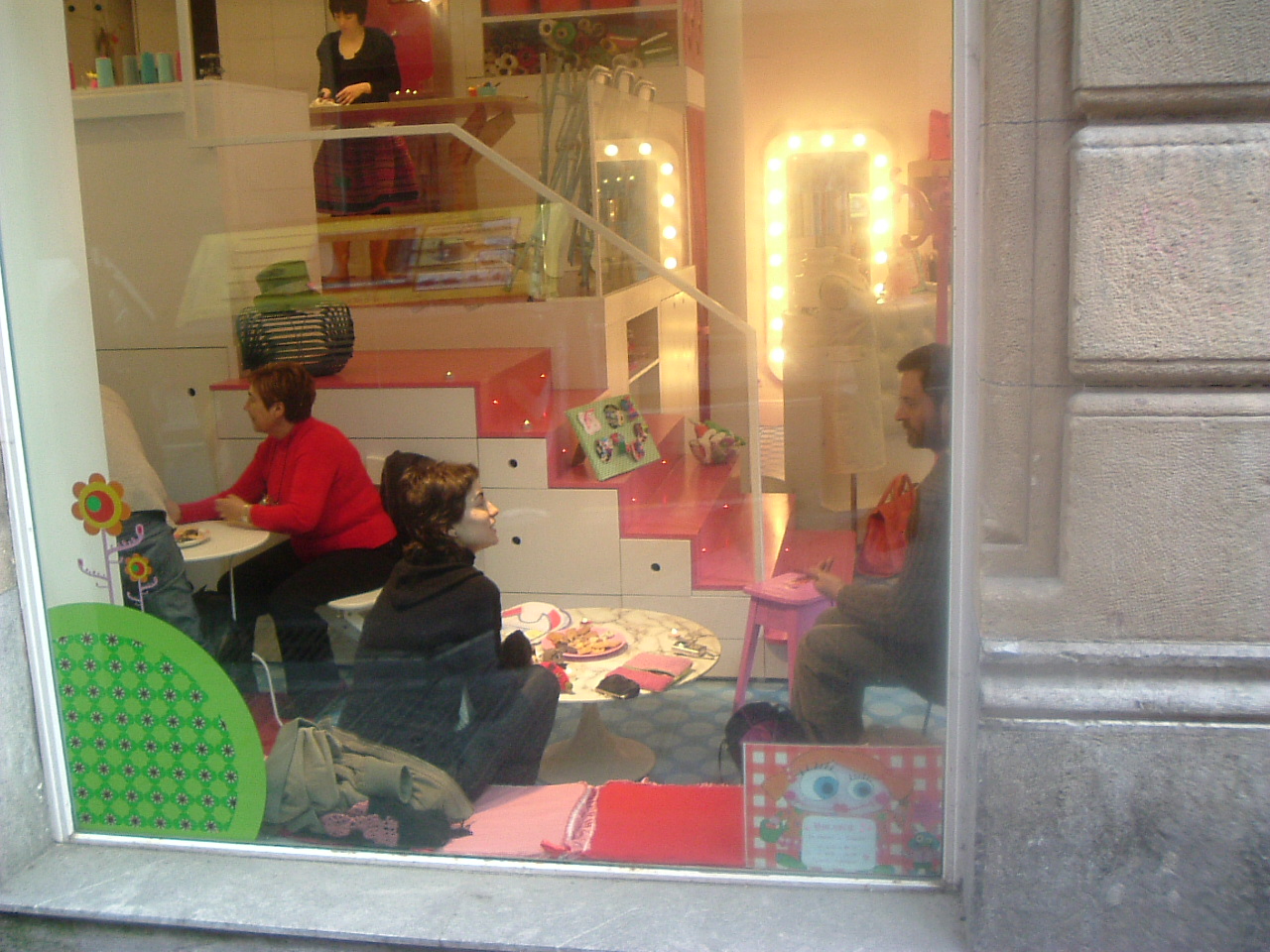 [escaparate1.JPG]