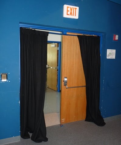 Exit+Door+with+Curtains+%28small%29.jpg