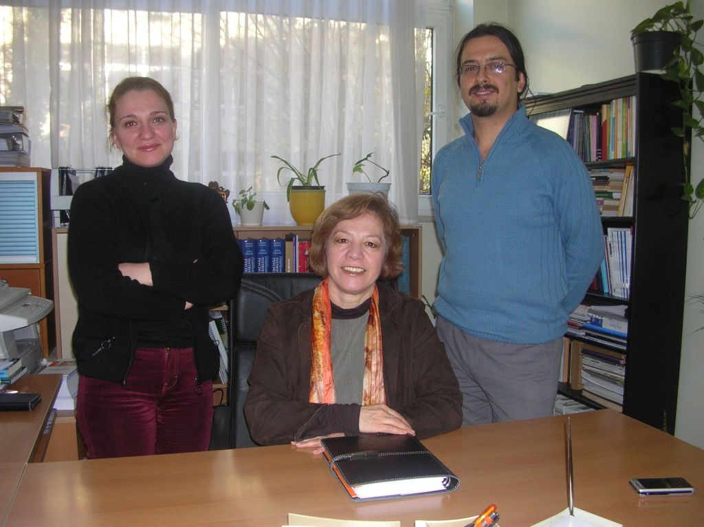 [Nesli_Albayrak-ProfDr_Hayriye_Elbi_Mete-Tolga_Binbay_(1).JPG]