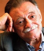 UNO DE MIS ESCRITORES FAVORITOS... DESCANSE EN PAZ...