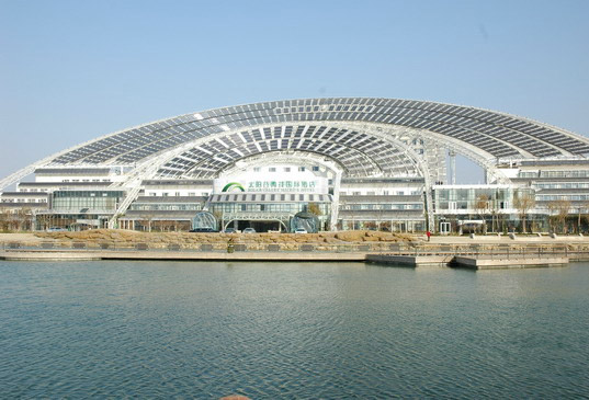 [fan-shaped-solar-powered-office-building-in-china1[1].jpg]