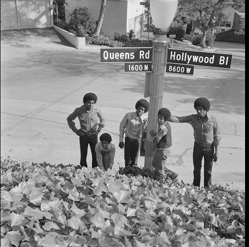 [Michael+en+la+farola.jpg]