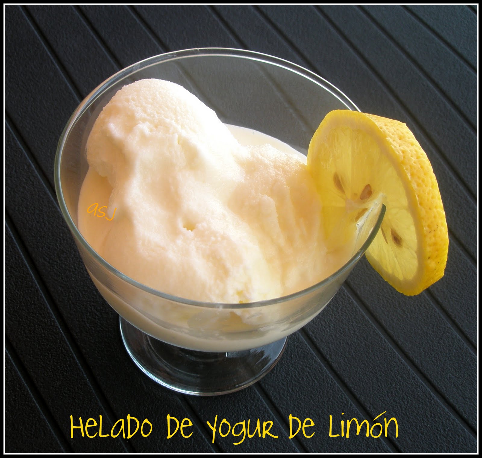 Una Fiera en mi cocina Helado de yogur de limón (TH)