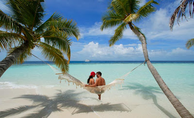 http://1.bp.blogspot.com/_FNkEb8ttgME/SW7zy3otBXI/AAAAAAAABg4/2ODwlFWG4vA/s400/8+-+Cheap+Travel+Packages+to+Maldives.jpg