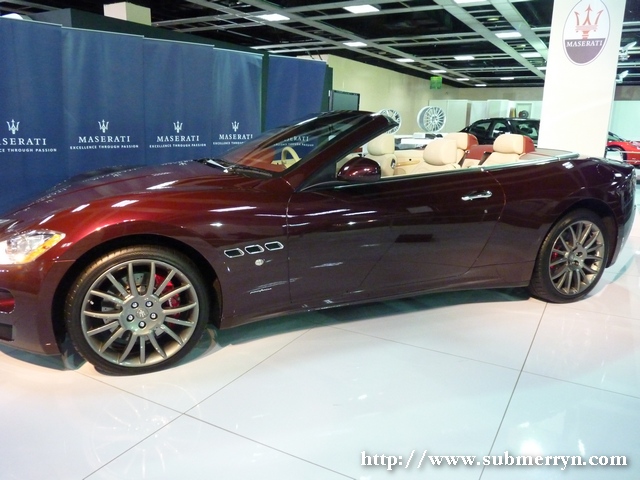 Once open the Maserati GranCabrio transforms into an astounding cabriolet