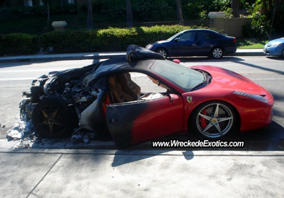 Continue the curse of the Ferrari 458 Italy the third was burned in Costa 