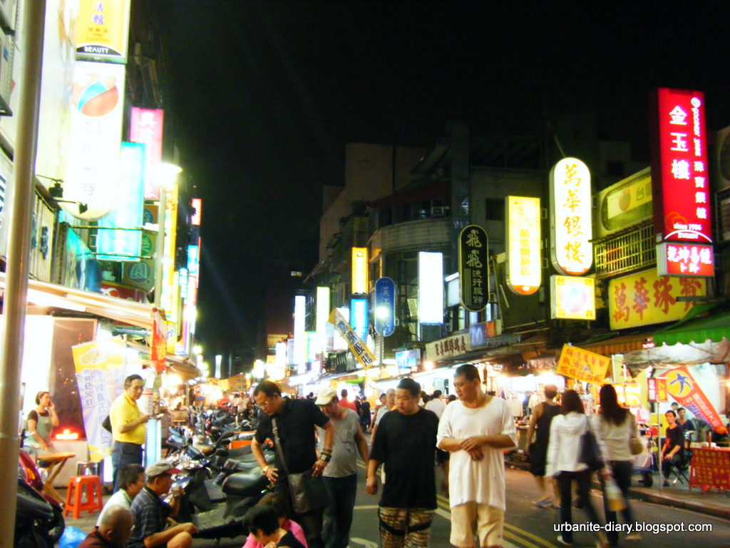 [Taipei+Guangzhou+Road+Food+Street.JPG]