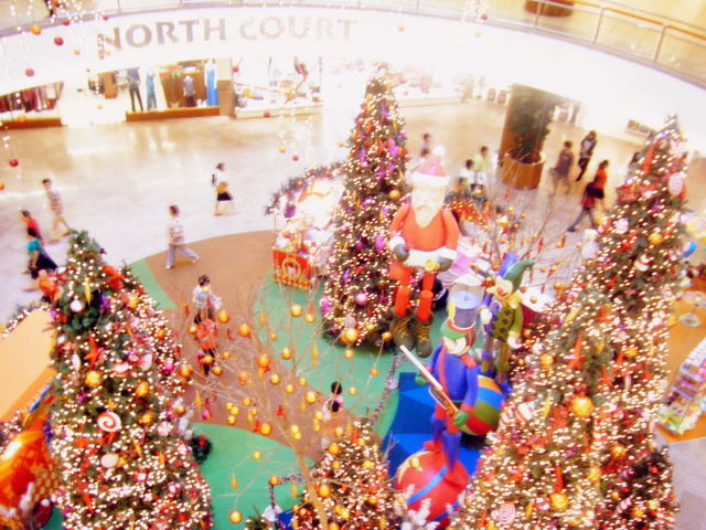 [Christmas+Trees+at+Mid+Valley+Megamall.JPG]