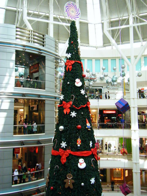 [KLCC+Christmas+Tree.JPG]