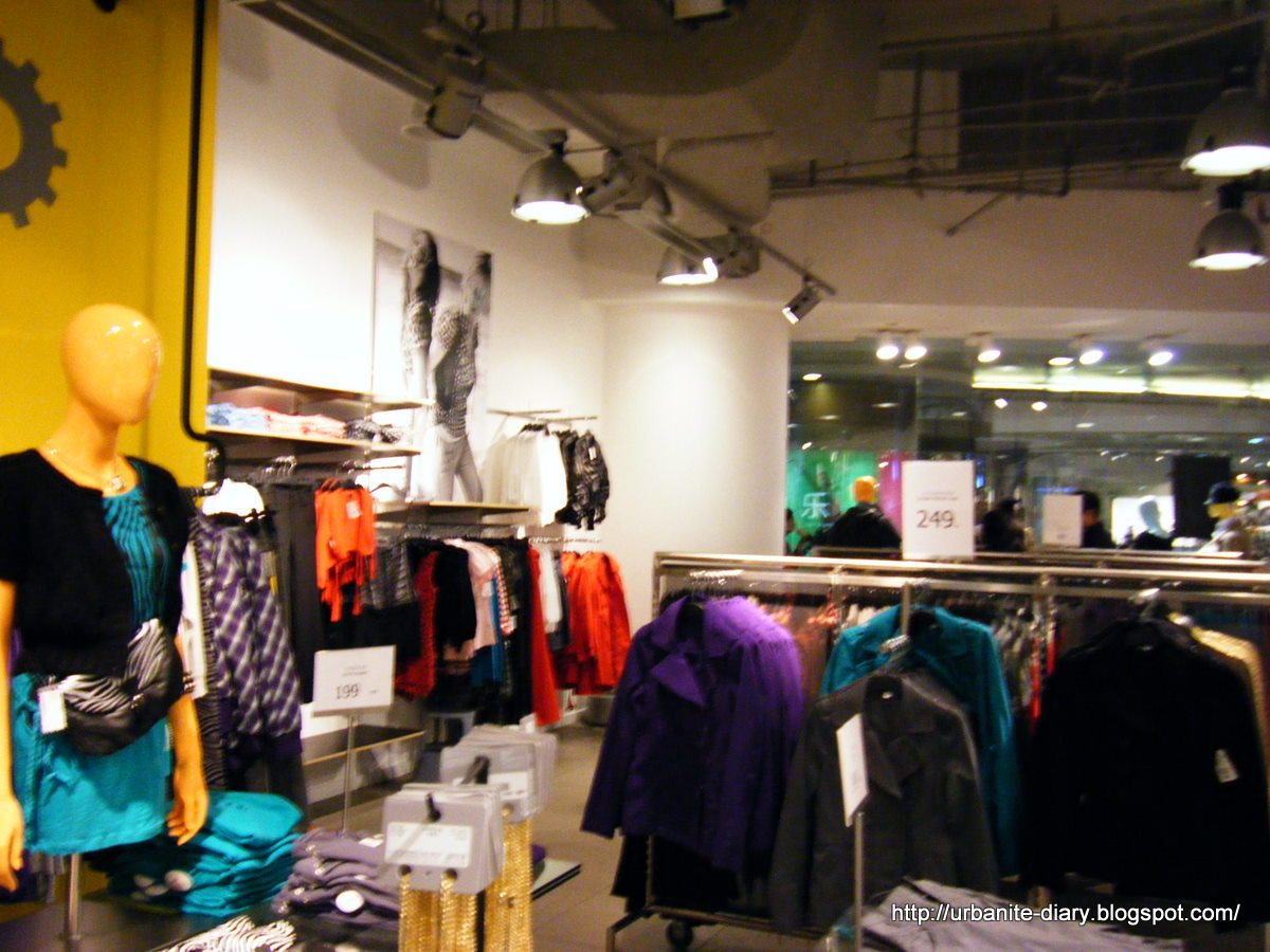 [Inside+H&M+Shanghai.JPG]